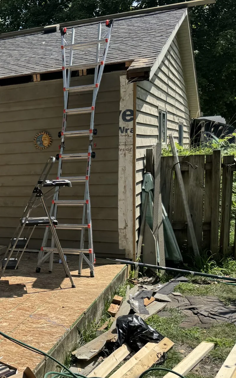 Roof edge, siding and platform during exterior work